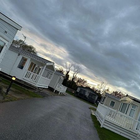 Luxurious 6 Berth Swift Bordeaux On Lyons Robin Hood Rhyl Villa Meliden Buitenkant foto